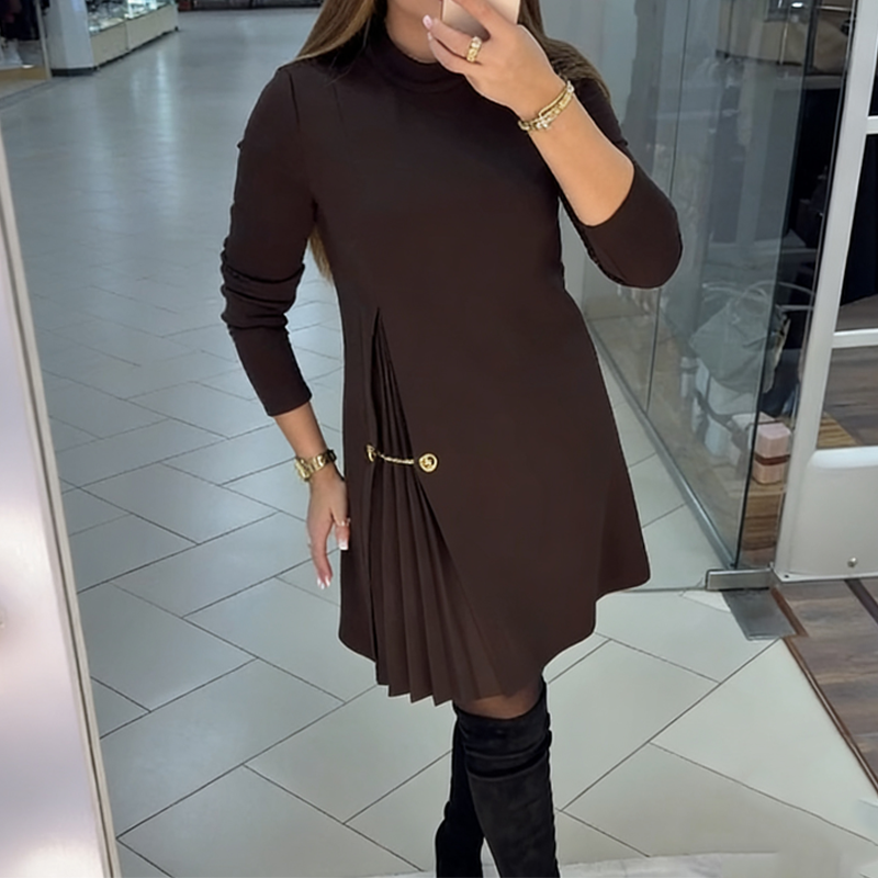 VALERIA LAURENT | Vestido plisado con cadena dorada